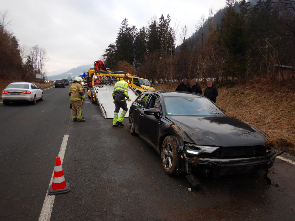 Verkehrsunfall B311 - Freiwillige Feuerwehr Saalfelden